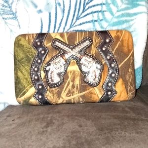 Camo crossed pistols wallet